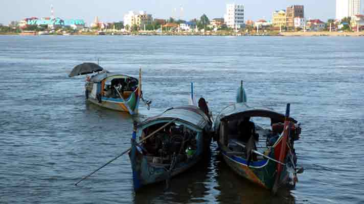 Phnom Penh Boats Tonle Sap