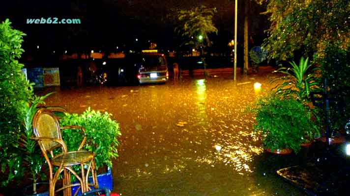 Rain flood in Phnom Penh