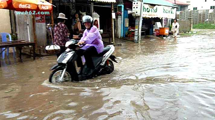 Rain flood in Phnom Penh