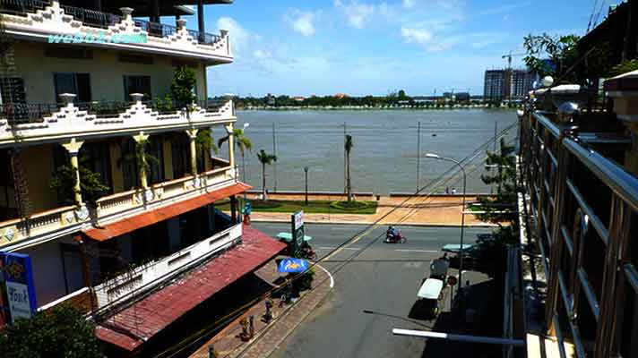 photo Phnom Penh Riverfront Lifestyle