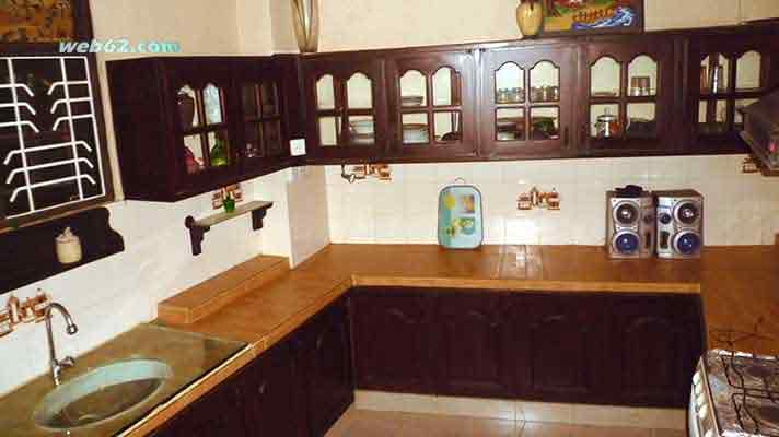 Semi Western style kitchen in Sri Lanka