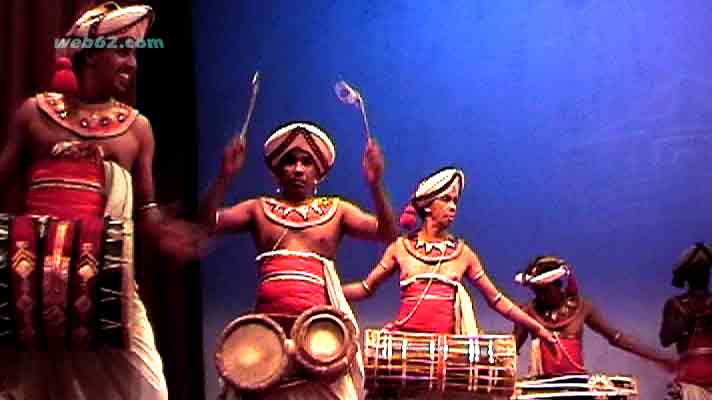 photo Kandy Dancers