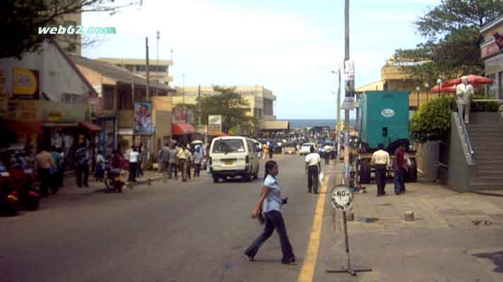 photo Galle Road shopping Sri Lanka