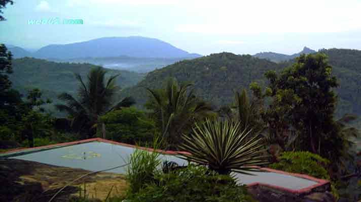 photo Mountain pool in Sri Lanka