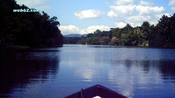 Mahavelli River in Kandy